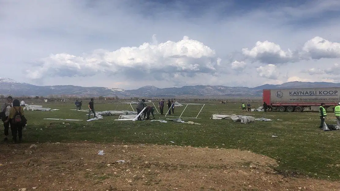 Deprem bölgesinde yaralar sarılmaya başlandı