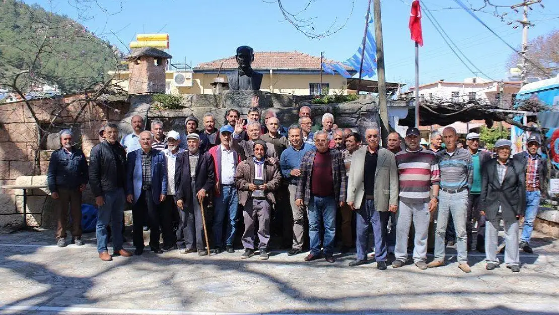 Dr. Mehmet Nil Hıdır hizmet aşkı ile gece gündüz mahalle mahalle geziyor