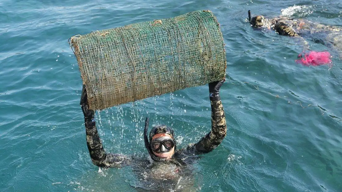 Yalıkavak'ta deniz dibi temizliği yapıldı