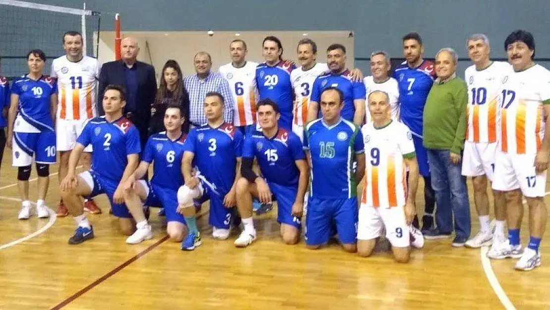 Polis Haftası voleybol müsabakasında dostluk kazandı