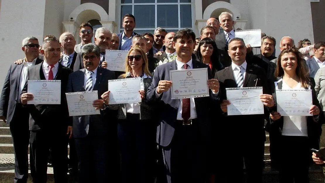 Fethiye Belediye Başkanı Karaca mazbatasını aldı