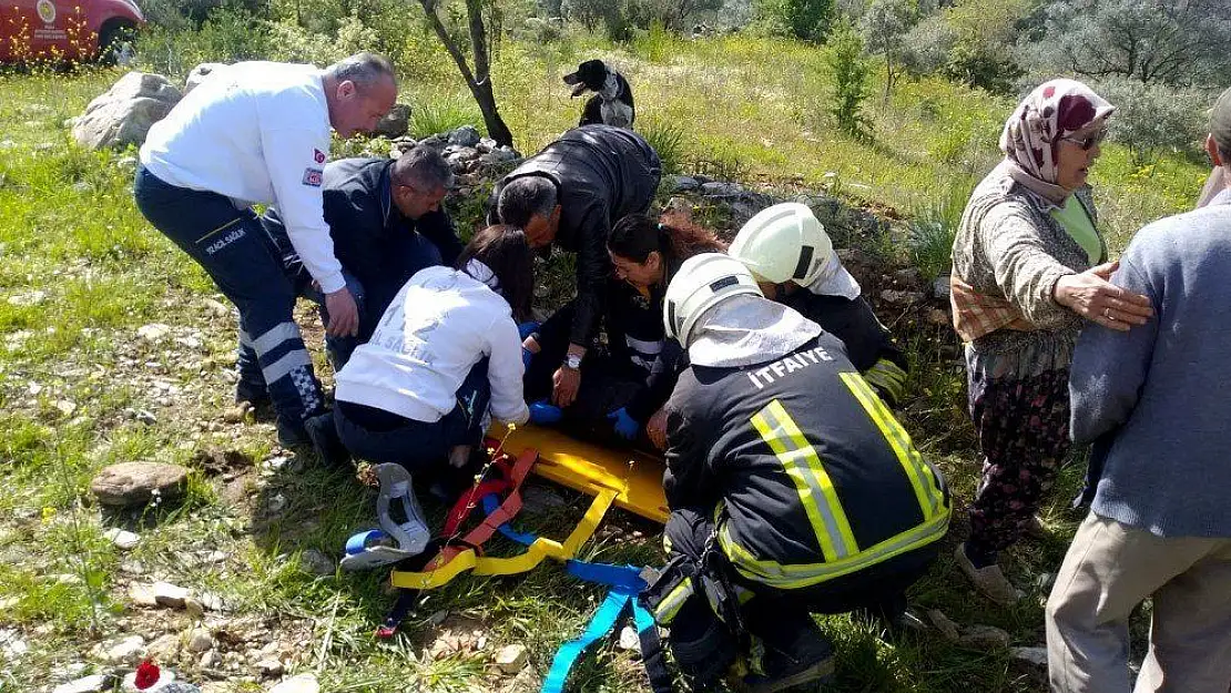 Devrilen traktör üzerinden geçti