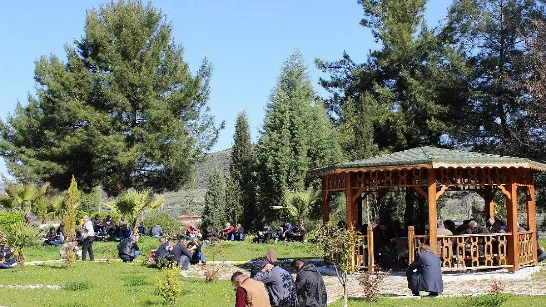 Hükümlüler 'Okumadan olmaz' sloganı ile kitap okudu