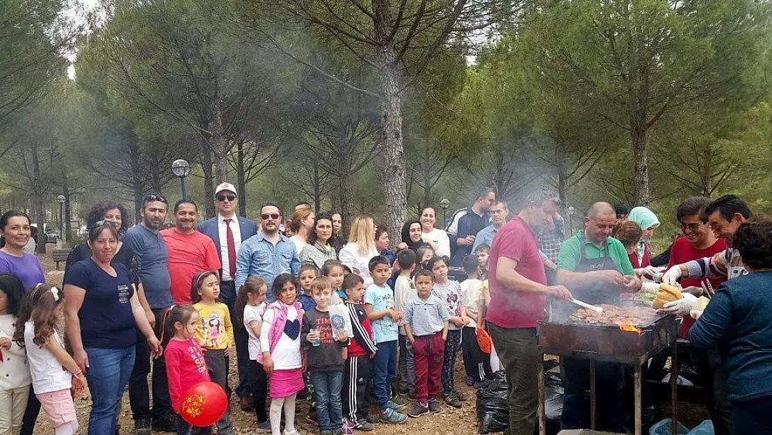 Ula'da öğrencilere moral pikniği