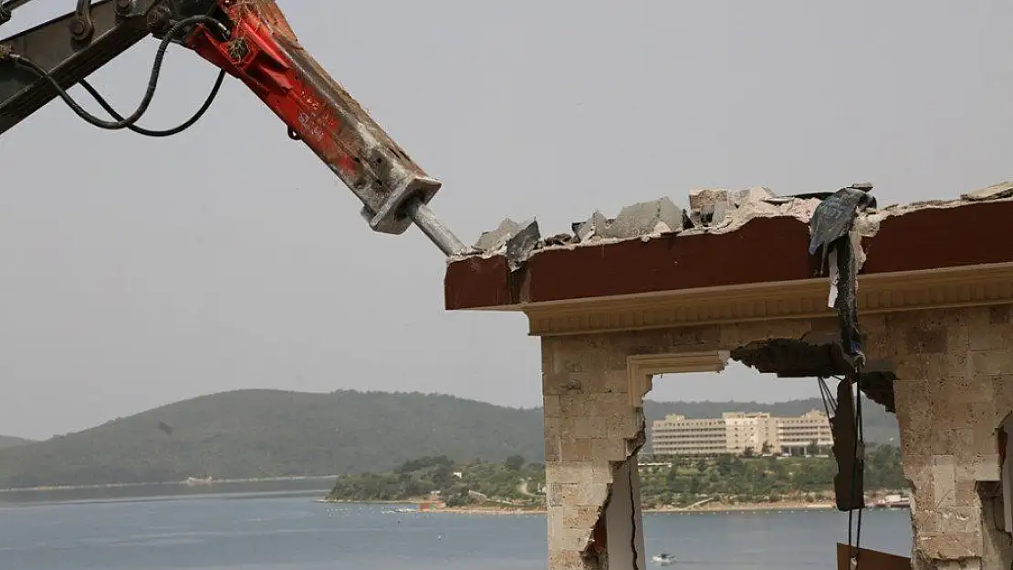 Bodrum'da yıkımlar başladı, milyon dolarlık villalar yerle bir edildi