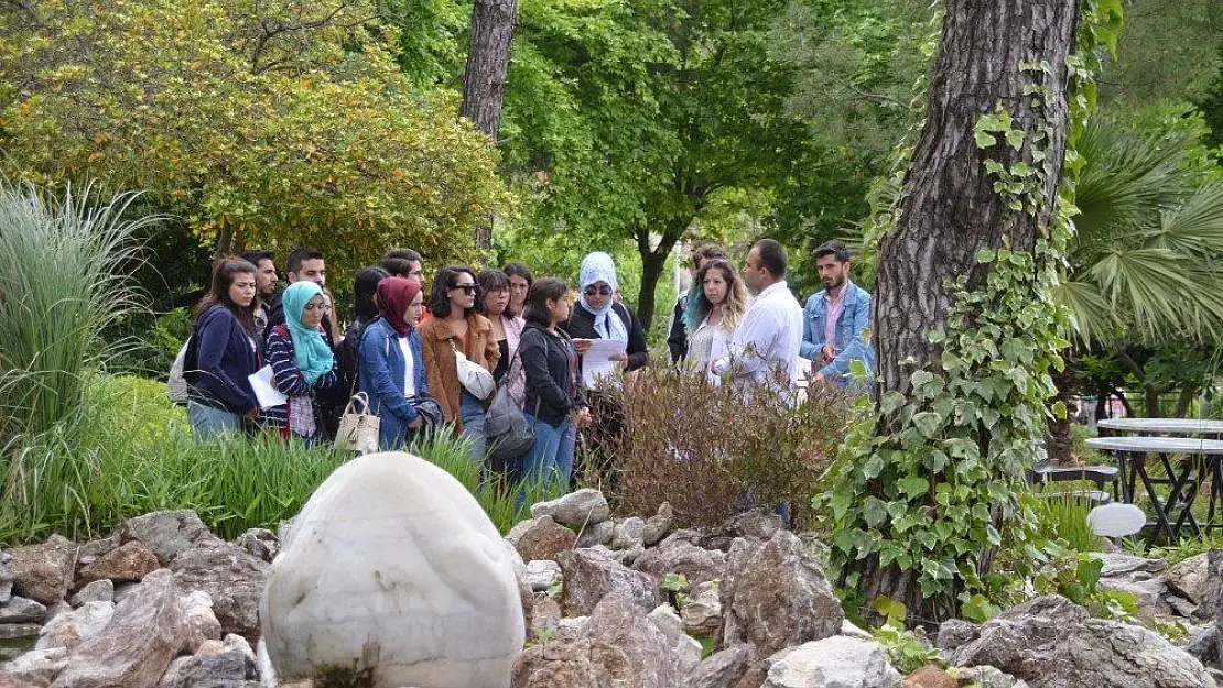 Geleceğin öğretmenleri bilim parkını gezdi