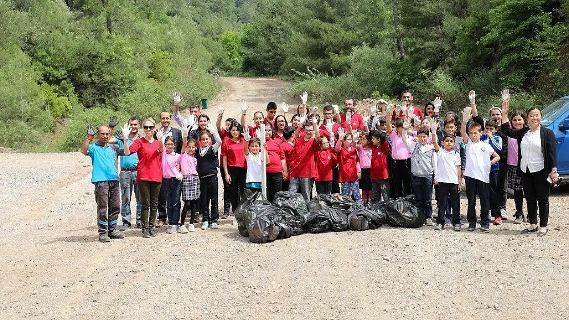 Özel öğrenciler orman ve sokakları temizlediler