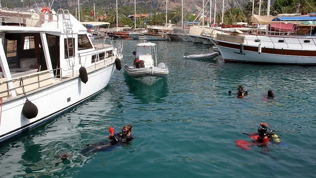 Fethiye'de deniz dibi temizliği