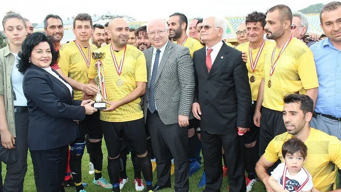 Muğla Valilik Kupası şampiyonu Esençayspor