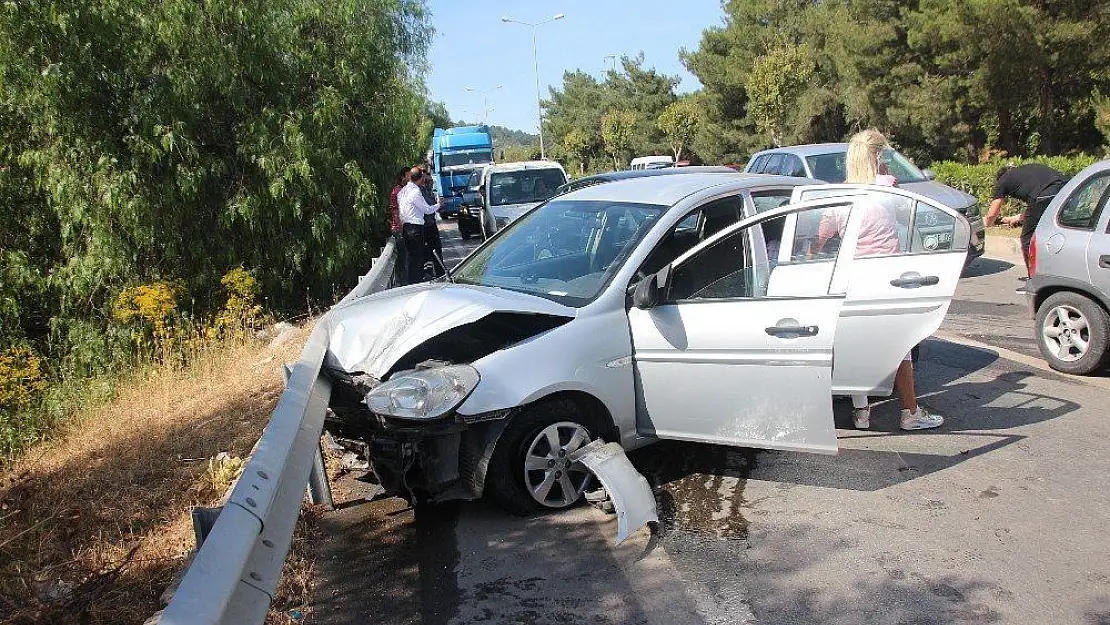 Bodrum'da bayram tatili kazalarla başladı, 4 araç birbirine girdi