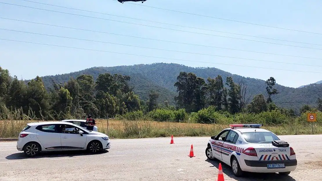 Jandarma, Bodrum'da helikopterle trafik uygulaması yaptı