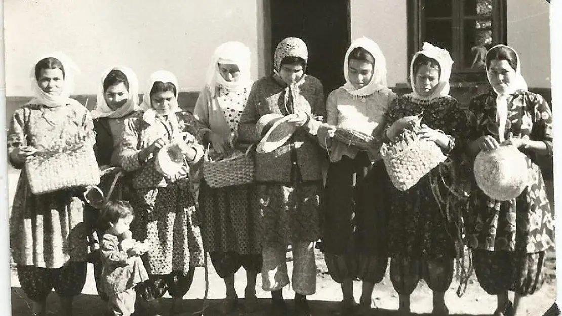 52 yıl önce yapılan hasır çanta göreni kendine hayran bırakıyor