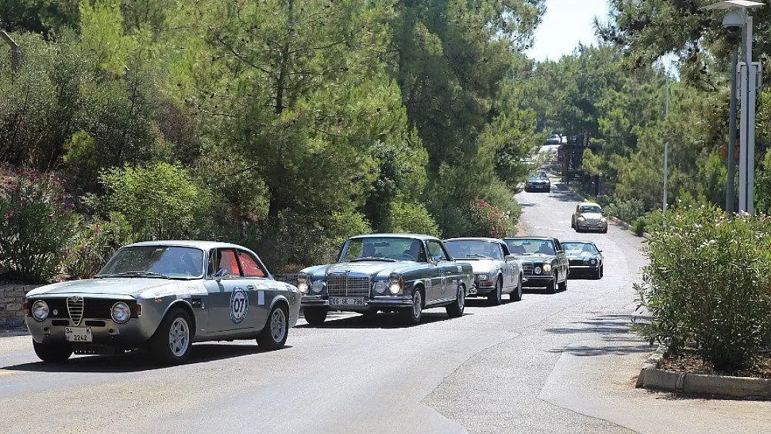 Klasik otomobiller Bodrum'u renklendirdi