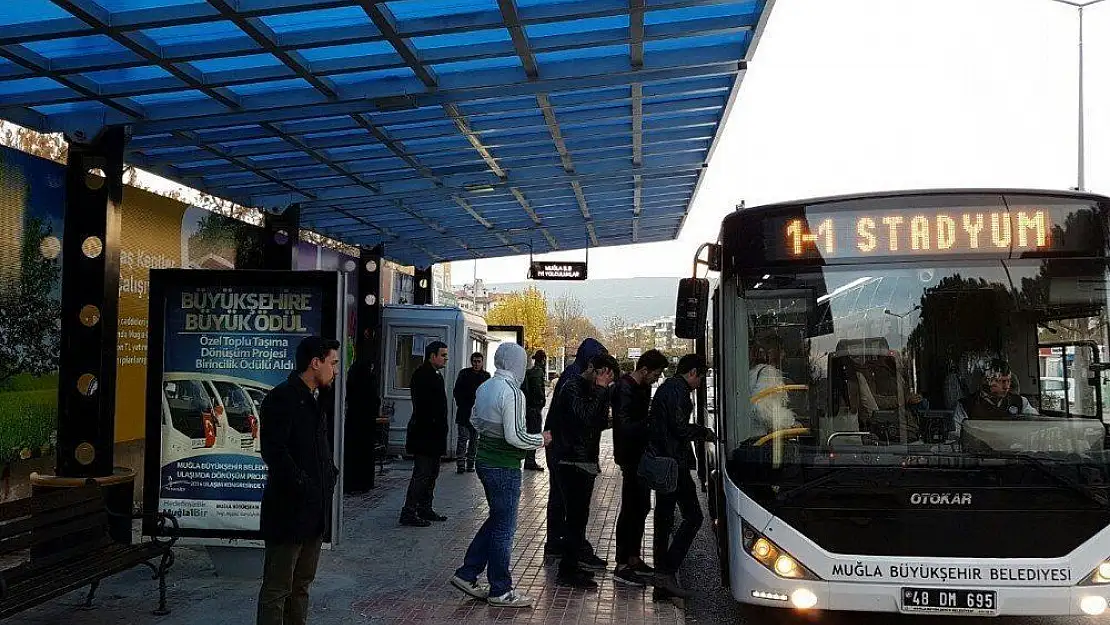 Belediye, öğrenci ile şoför esnafı arasında kaldı