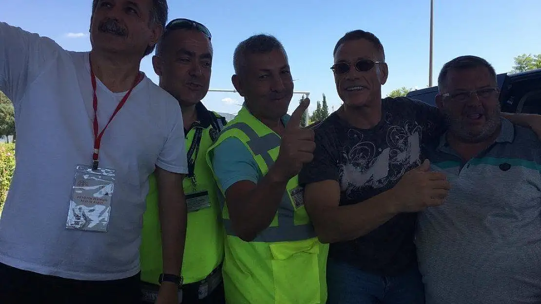 Jean Claude Van Damme Bodrum'dan vaz geçemiyor