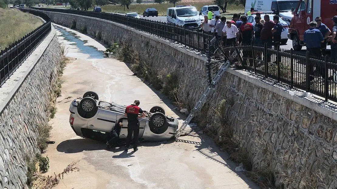 Virajı alamayınca kanala uçtu