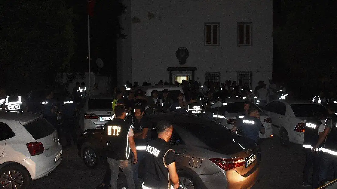 300 polis barlar sokağına girip ünlü mekanları didik didik aradı