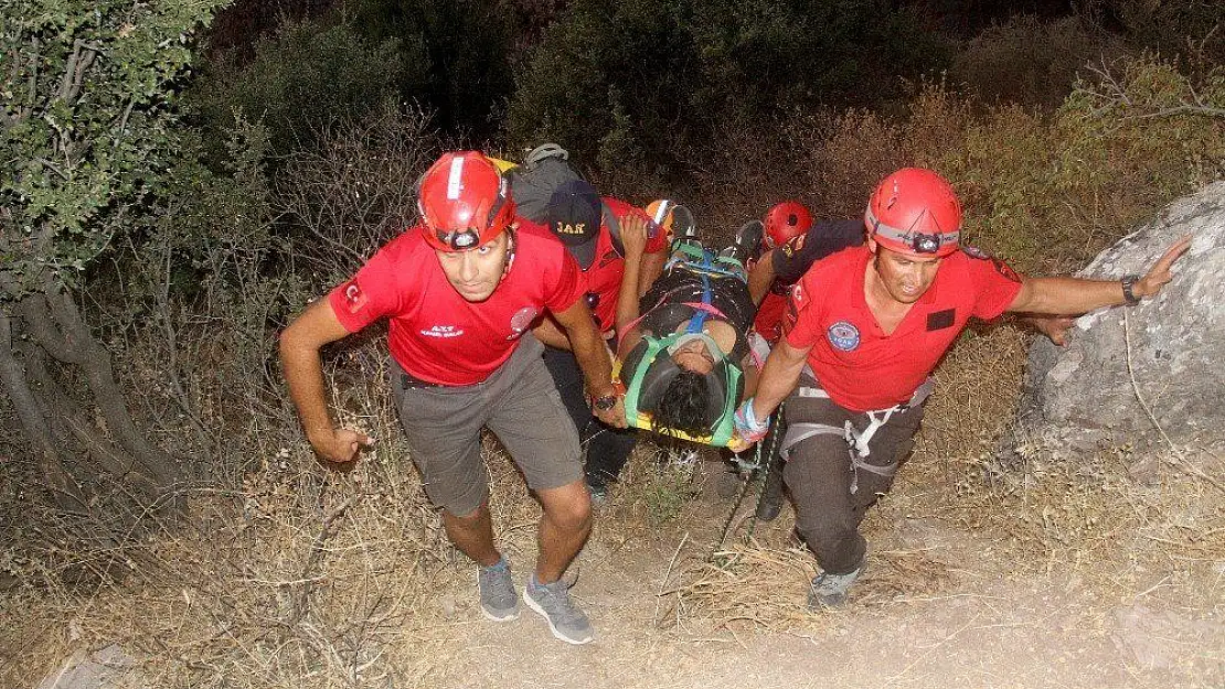 Kayalıklara düşen genç kız 12 saatte kurtarıldı