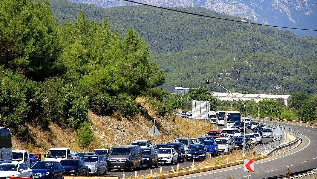 Sakin Kent'in nüfusu 25 katına çıktı, trafik durdu