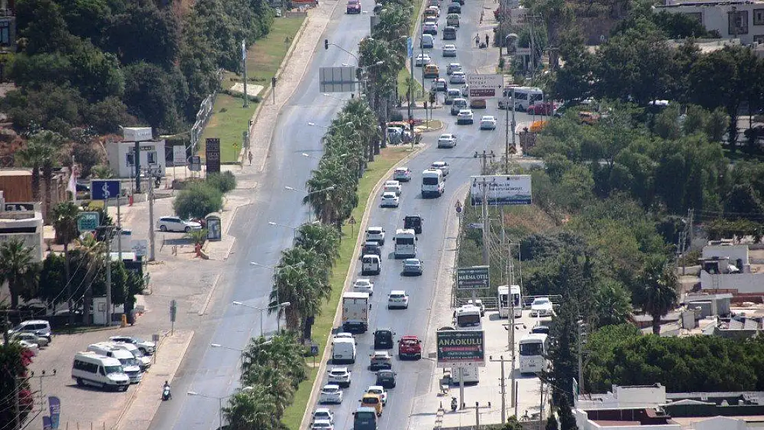 Tatilciler dönüşe geçti, 6 kilometrelik yol 1 saate çıktı