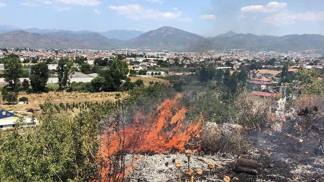 Fethiye'de makilik alanda yangın