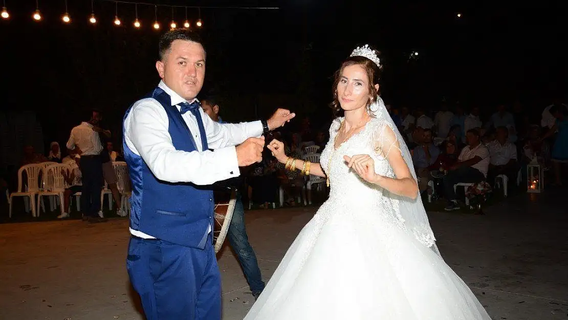 Balayı dönüşü kazada hayatını kaybeden damat son yolculuğuna uğurlandı