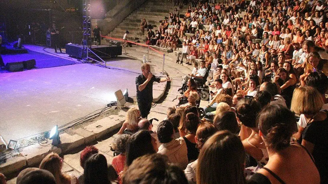 Haluk Levent'ten hayranlarına: 'Çektiğiniz fotoğrafların beni sevmenizle bir alakası yok'