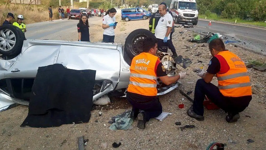 Orta refüjü aşan otomobil karşıdan gelen araçla kafa kafaya çarpıştı: 1 ölü, 1 yaralı