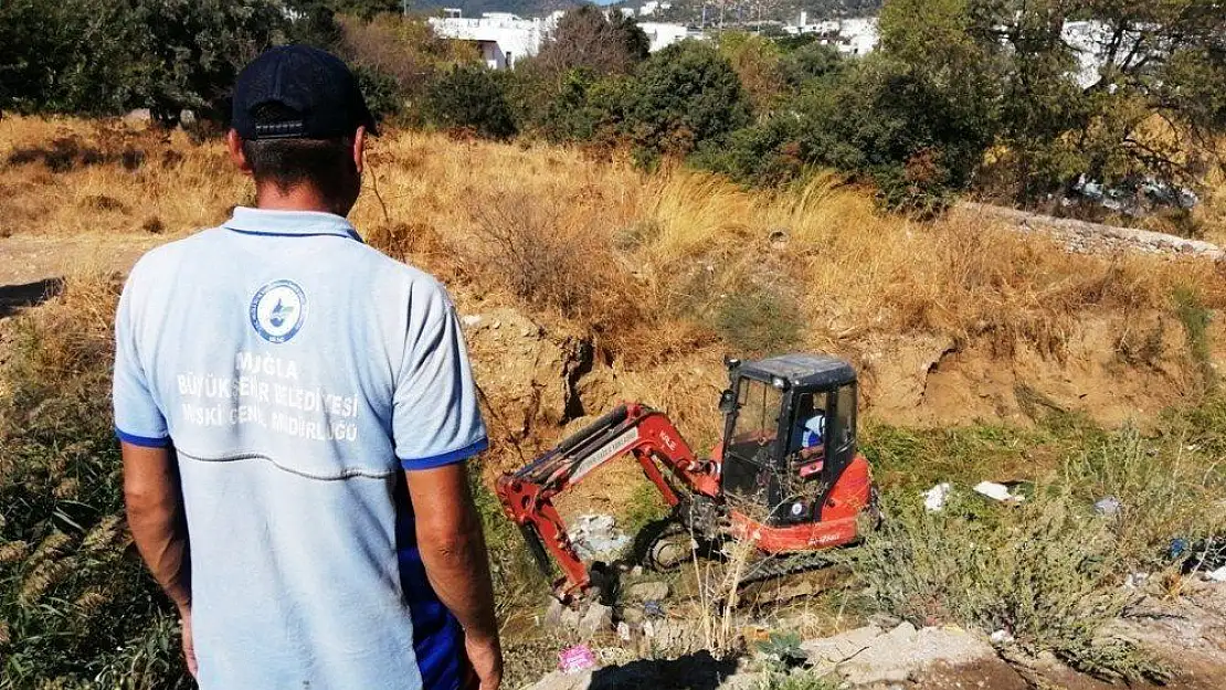 Yağışlar öncesi dere yatakları temizleniyor