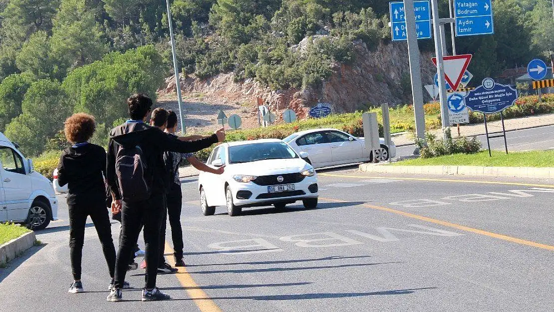 Liseli öğrencilerin ücretsiz ulaşım talebi