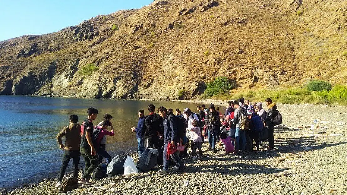 Koyda tekne beklerken yakalandılar