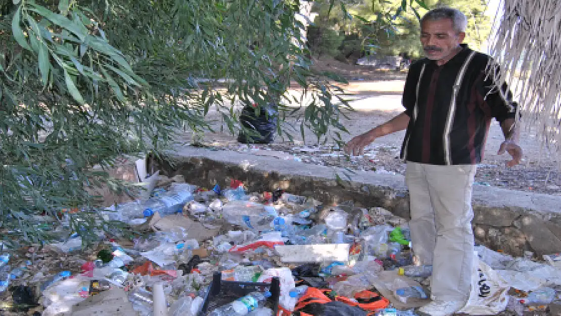 ORGANLARINI BAĞIŞLADIĞI OĞLU İÇİN TEMİZLİK YAPIYOR...