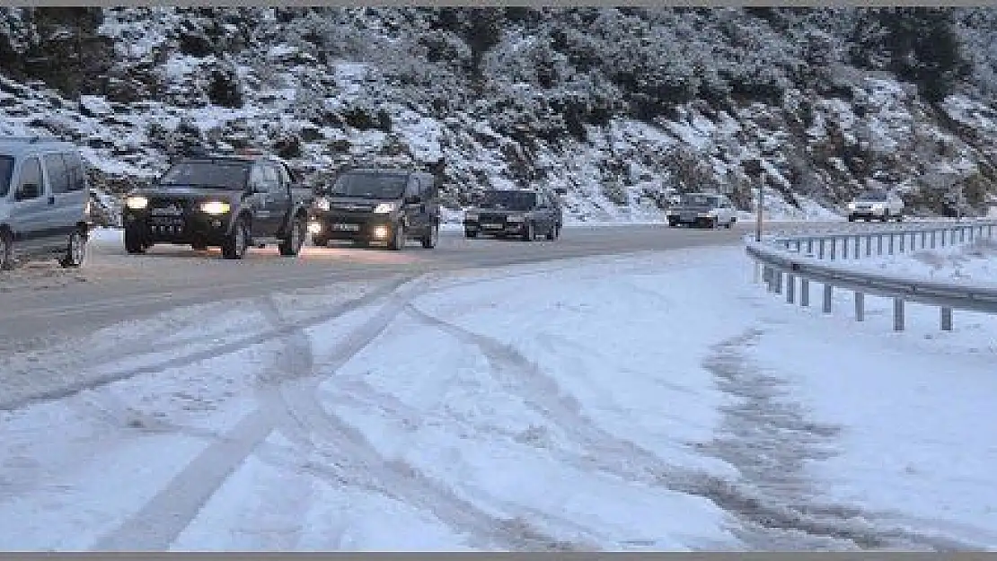 KAR YAĞIŞI FETHİYE ANTALYA YOLUNU KAPATTI