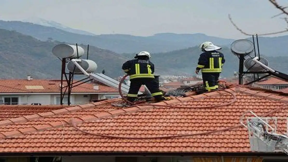 ORTACA'DA ÇATI YANGINI KORKUTTU...