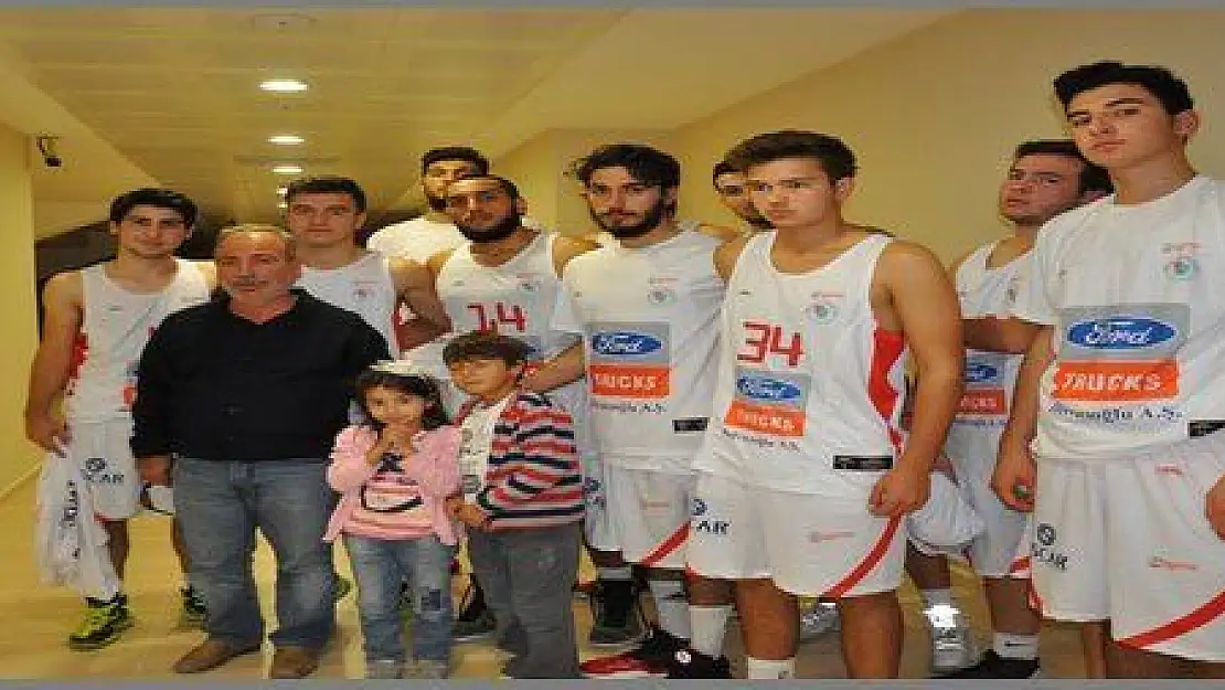 FETHİYE  GENÇLİK SPOR BASKETBOL TAKIMI  EVİNDE YENİLDİ