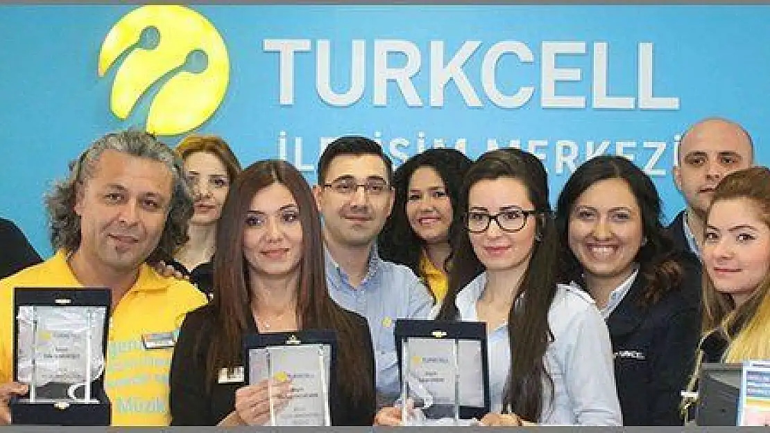 YILIN MAĞAZASI ÖDÜLÜ FETHİYE TURKCELL'E