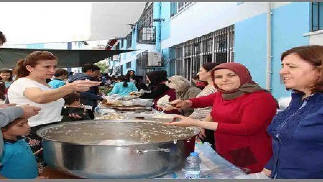 23 NİSAN KERMESİNE YOĞUN İLGİ OLDU