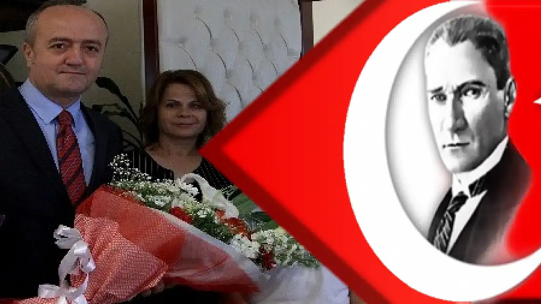 Minik Cumhuriyet Savcısı cübbe giyip makam koltuğuna oturdu