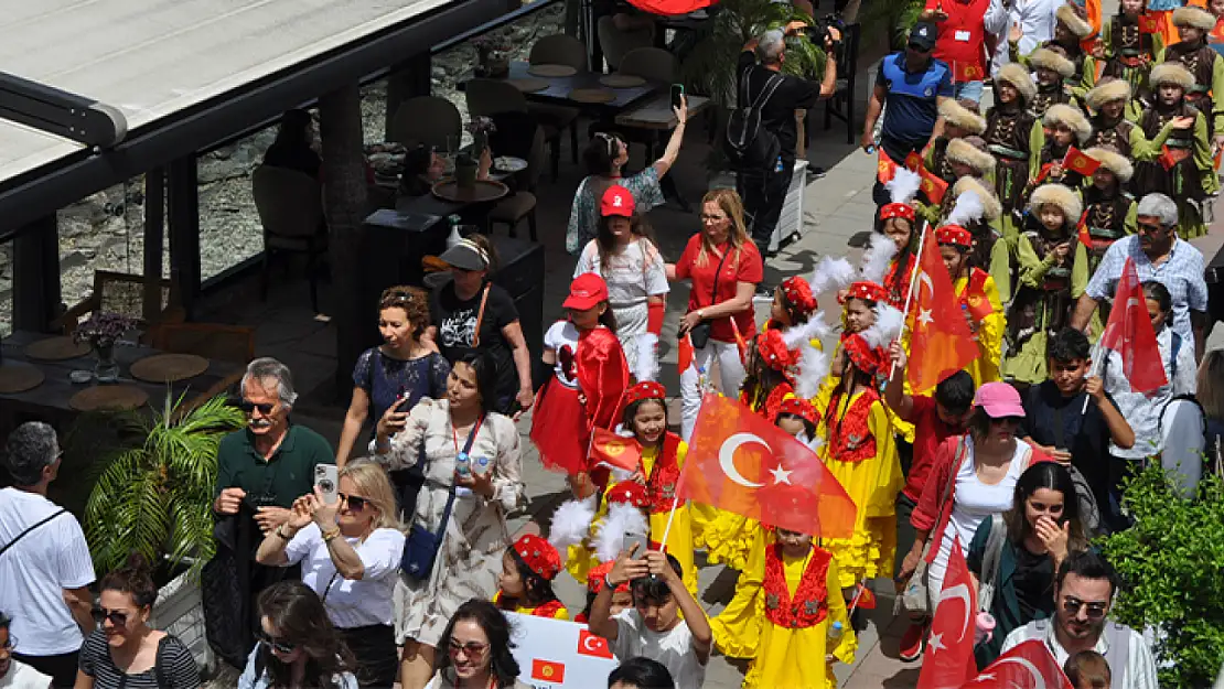 23 Nisan'da Fethiye'de Renkli Görüntüler Yaşandı