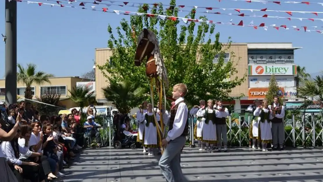 23 nisan kutlamaları AVM'de devam etti