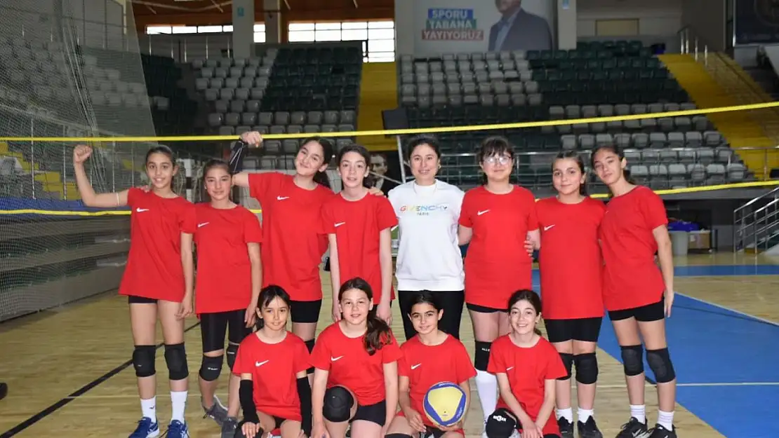 23 Nisan voleybol şenliği devam ediyor