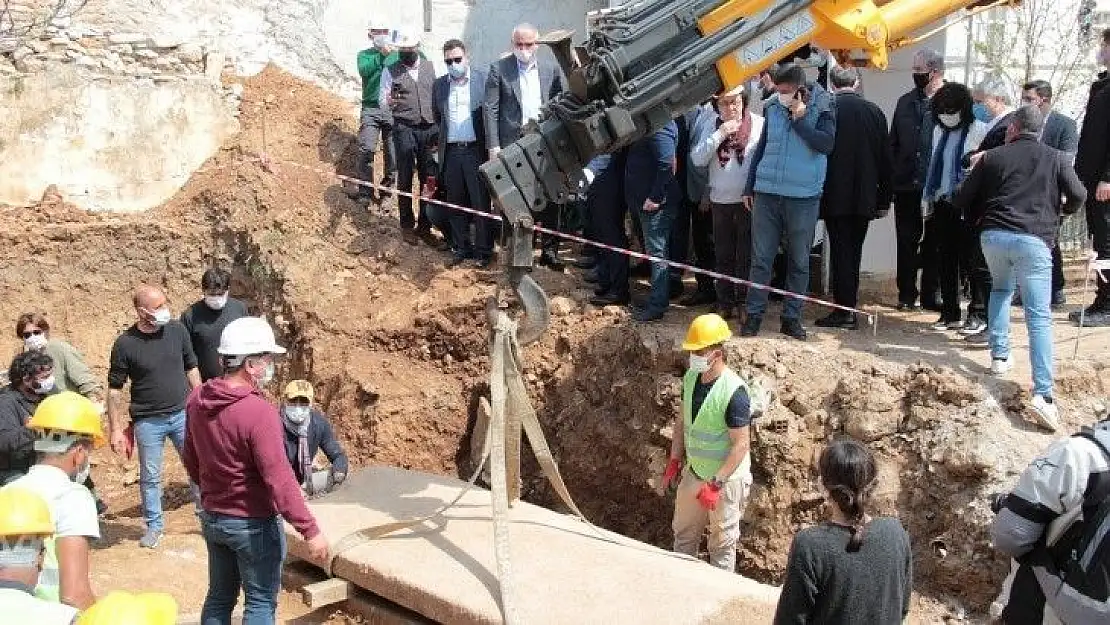 2400 yıl sonra lahit mezar gün yüzüne çıktı