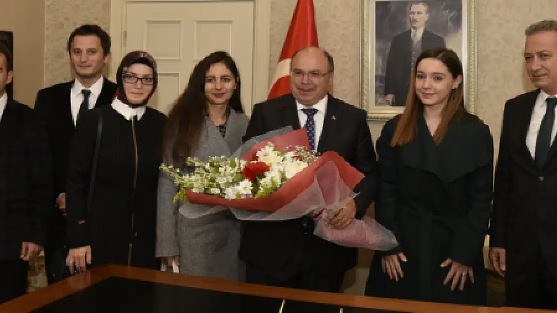 ÖĞRETMENLER GÜNÜ ÇELENK TÖRENİ...