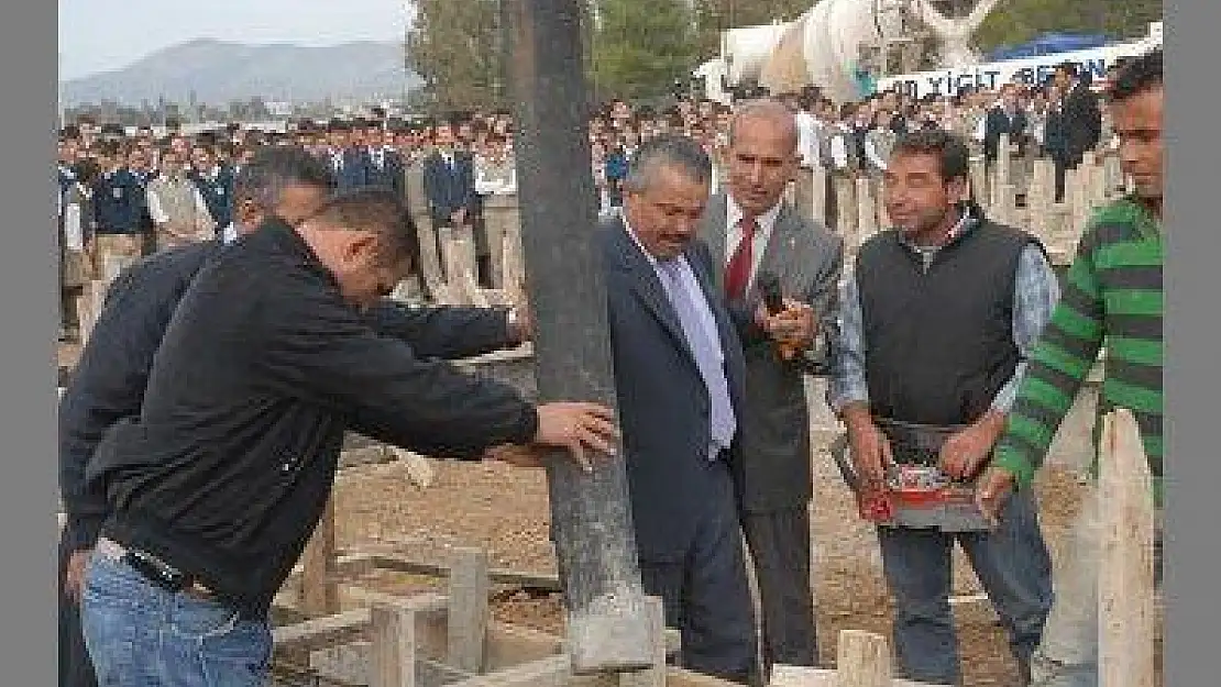 FETHİYE'NİN KARAÇULHA BELDESİNDE ATÖLYE TEMELİNE İLK HARCI BAŞKAN KOYDU