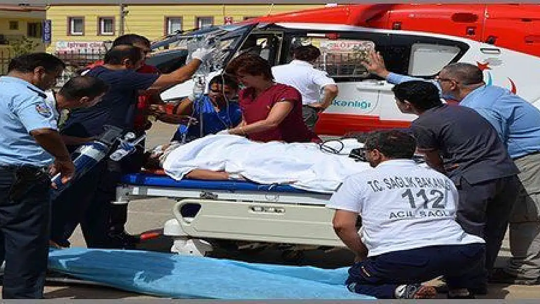 TRAFİK KAZASINDA YARALANAN GENÇ İÇİN AMBULANS HELİKOPTER HAVALANDI