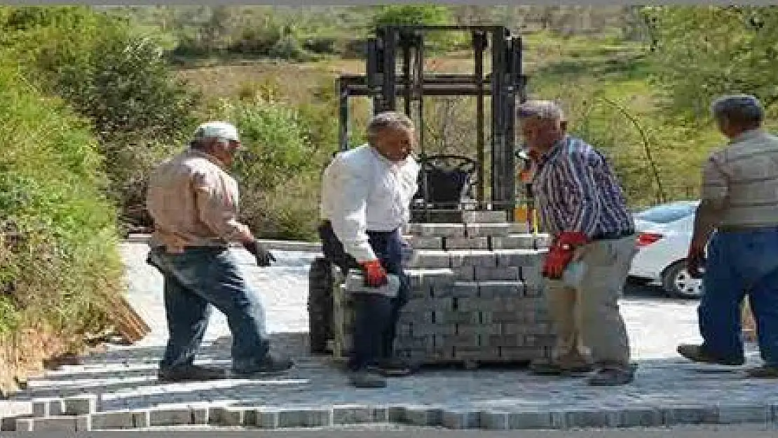 SEYDİKEMER'DE SOKAKLAR, ÇAMURDAN KURTULUYOR