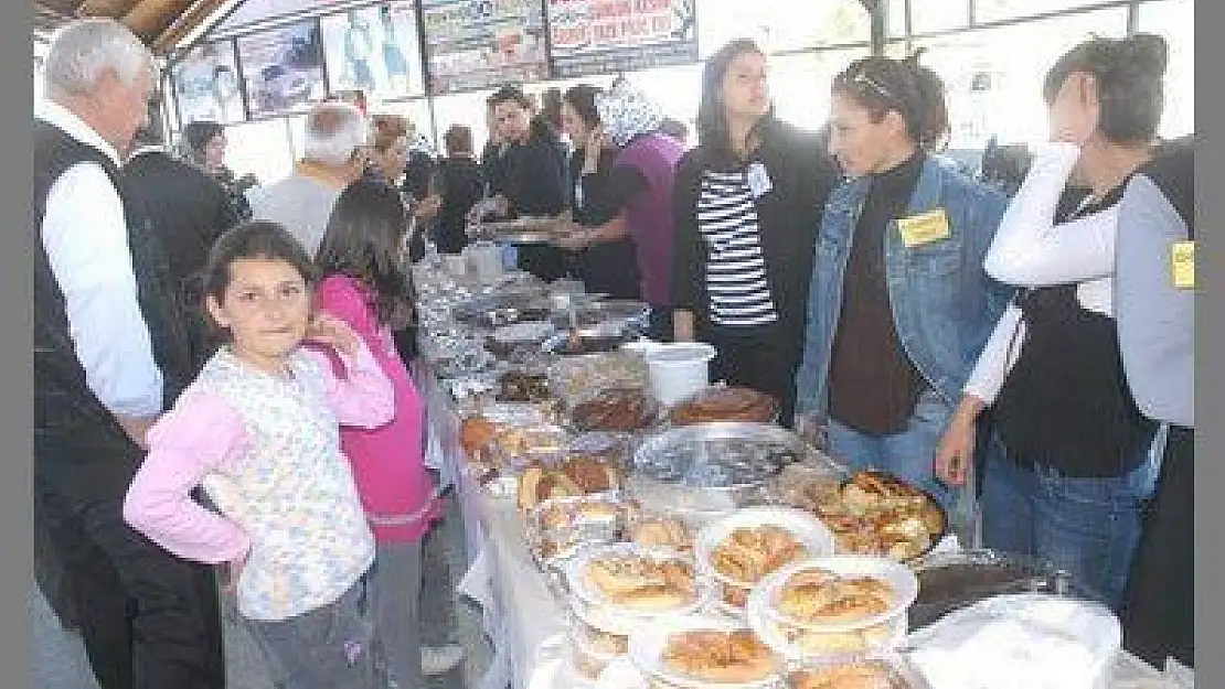 DAVULLU ZURNALI KERMESE YOĞUN İLGİ OLDU