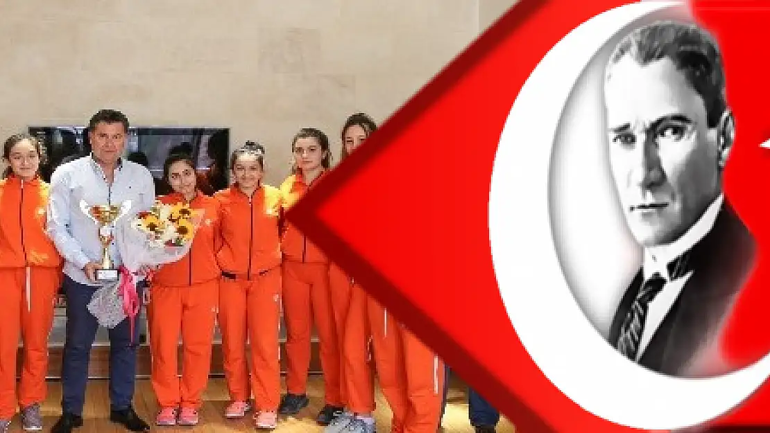 Şampiyon voleybolculardan Başkan Kocadon'a ziyaret