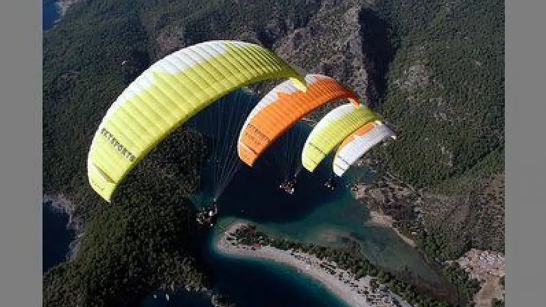 35 Şair ve Yazar Babadağ'dan Ölüdeniz'e Uçacak