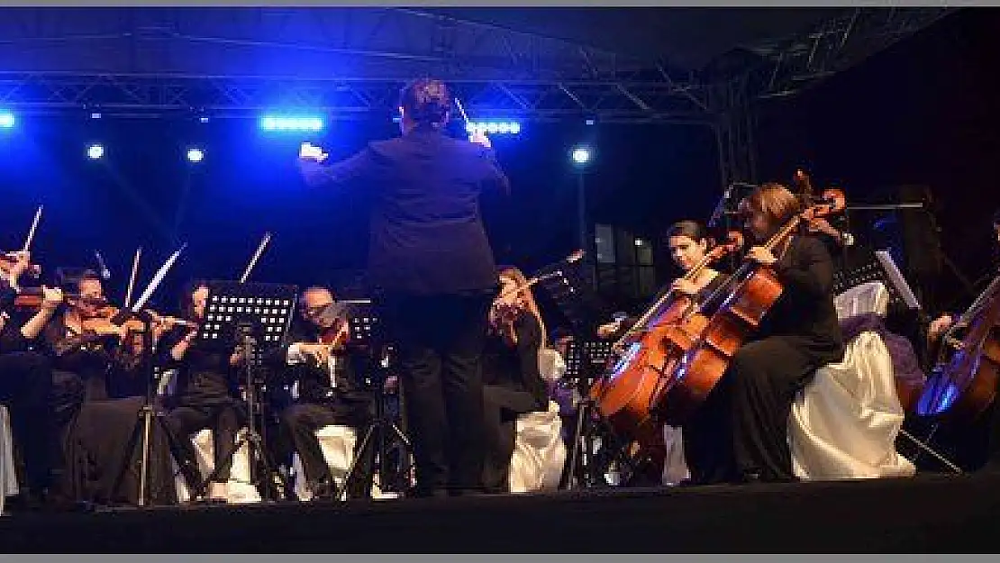 KENT ORKESTRASI FETHİYEDE KONSER VERDİ